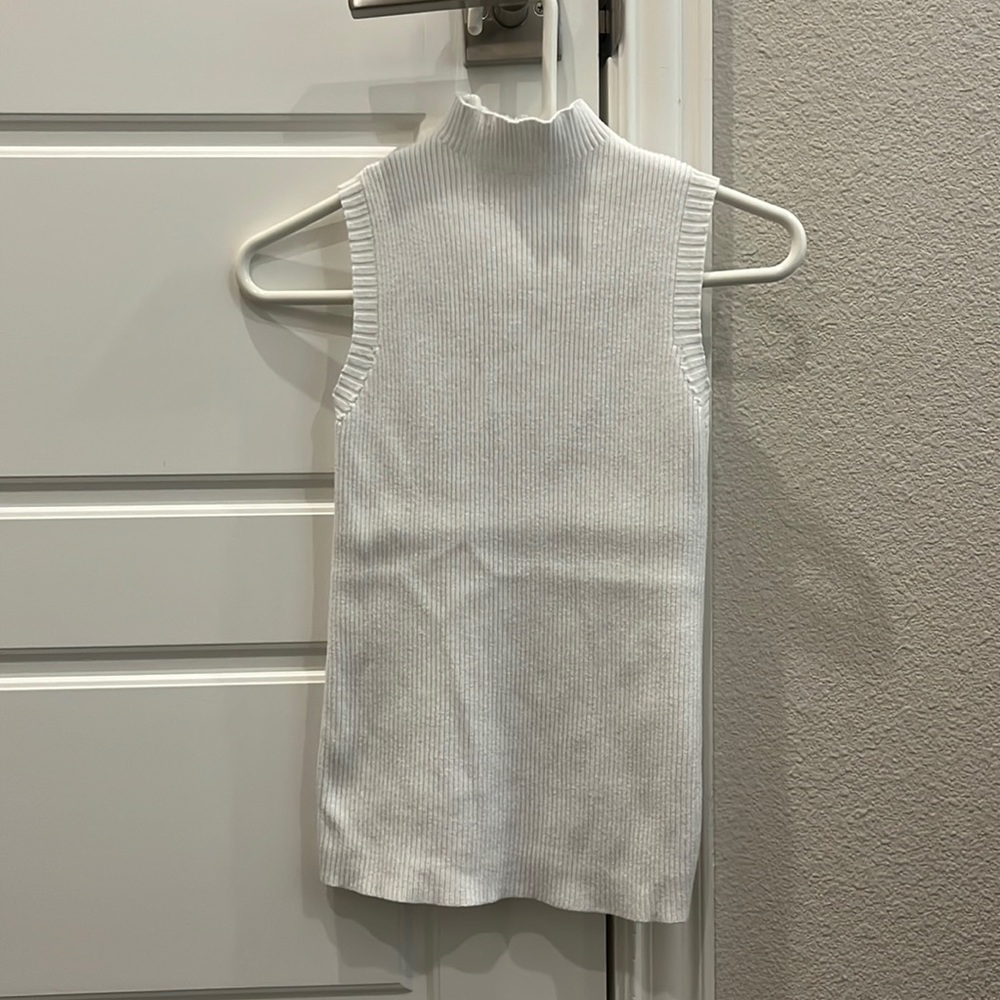 Mock-Neck Sleeveless Ribbed Knit Top (White)